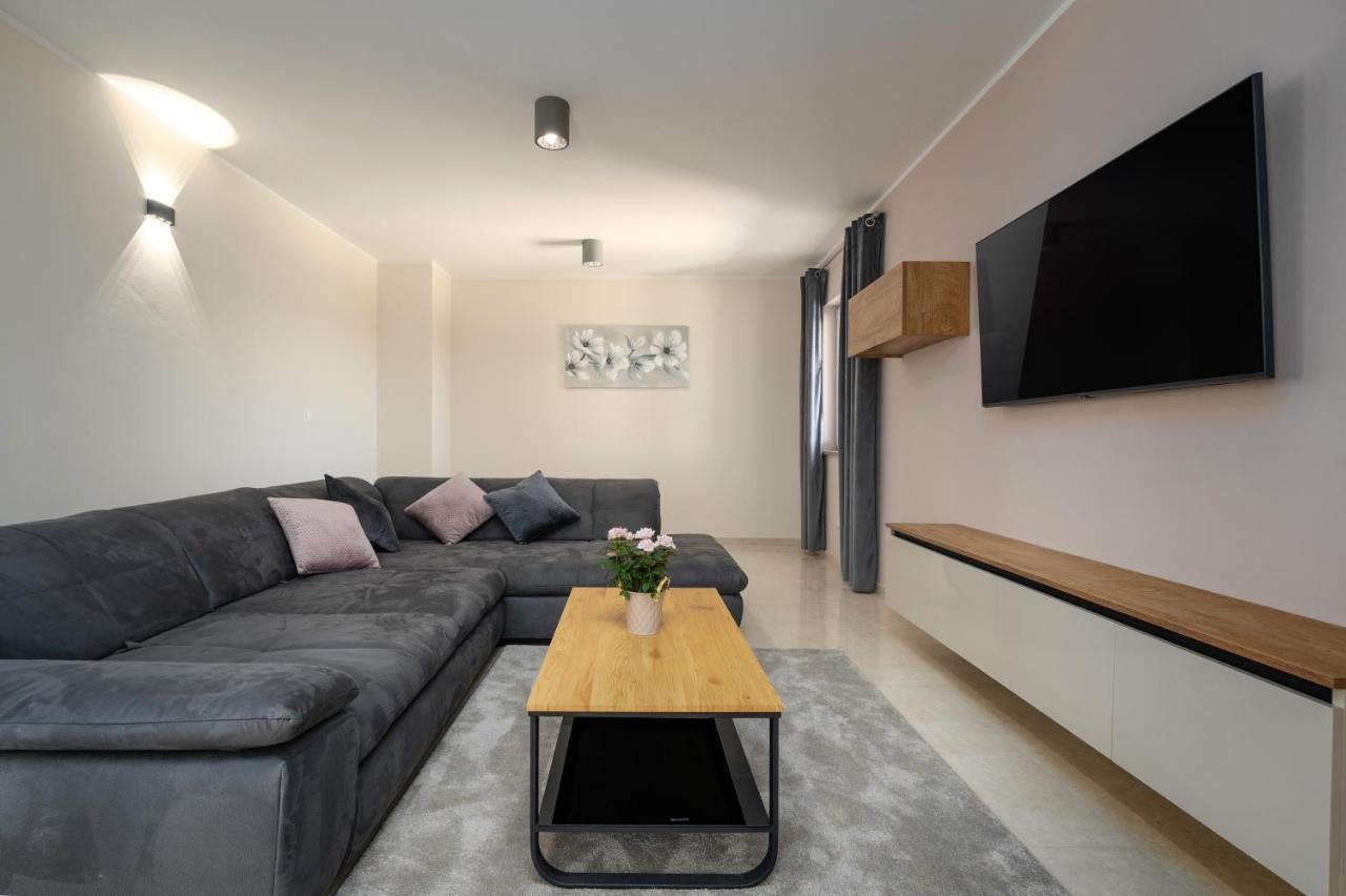 Holiday House Leana Pazin Exterior foto
