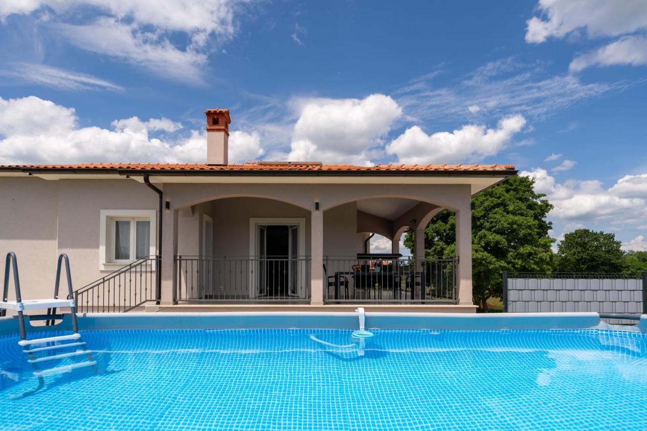 Holiday House Leana Pazin Exterior foto