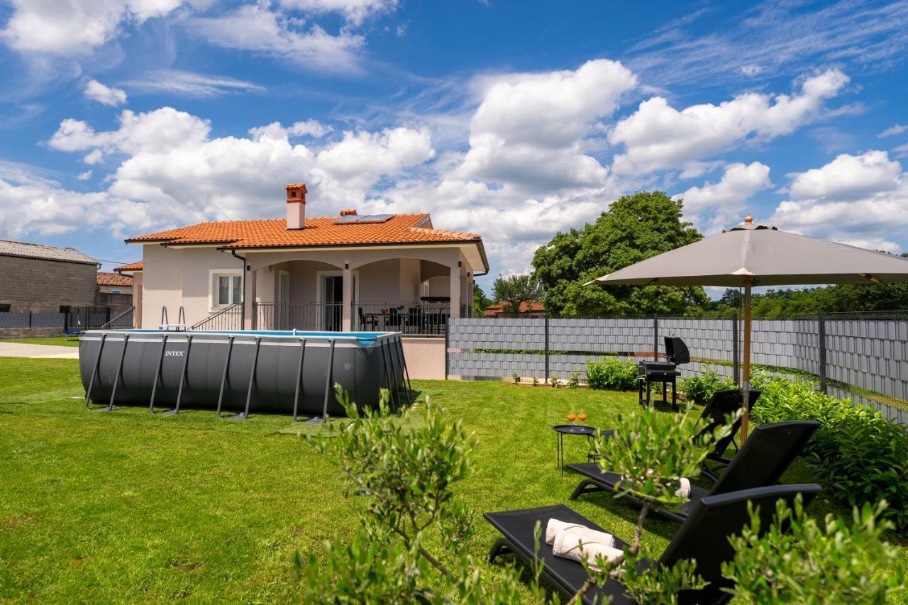Holiday House Leana Pazin Exterior foto