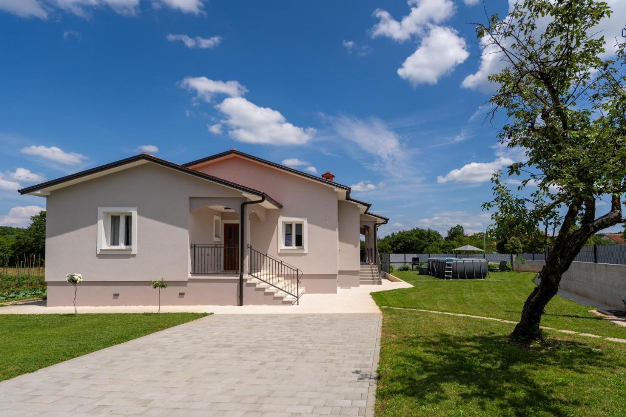 Holiday House Leana Pazin Exterior foto