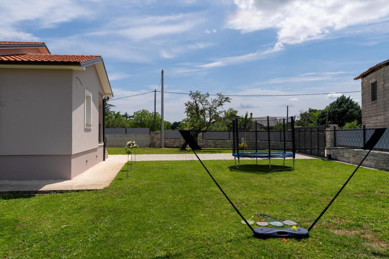 Holiday House Leana Pazin Exterior foto